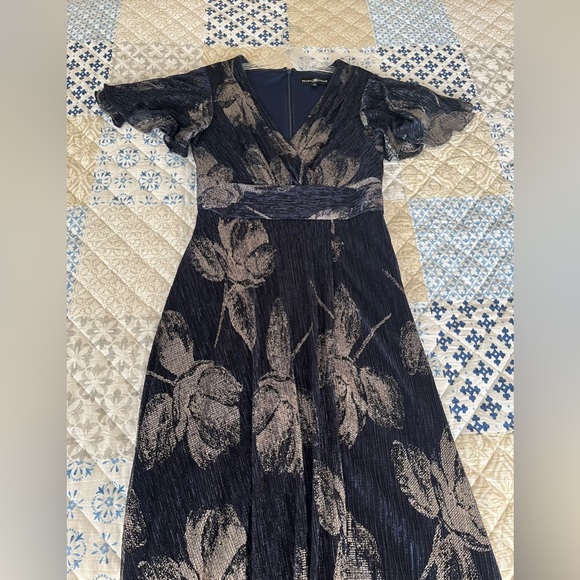 Betsy & Adam, Gun Metal Foil Print, Flutter Sleeve, Long Gown Size 12 - Picture 7 of 16